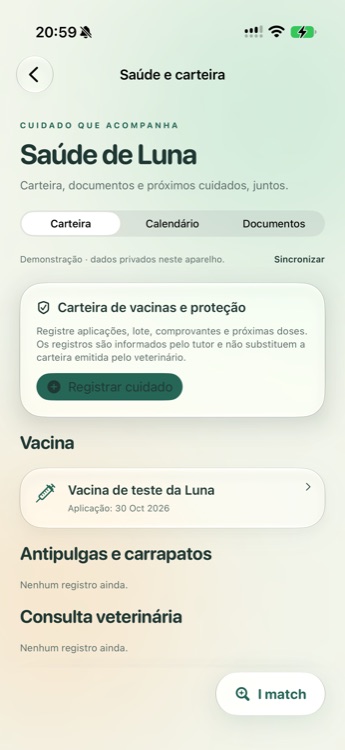 Carteira de saúde com vacinas e registros do pet